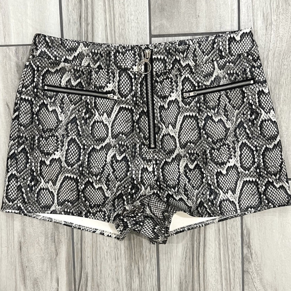 Voge Boutique Shorts Women L Grey NEW Snake Print Queen Cobra High Rise Zipper